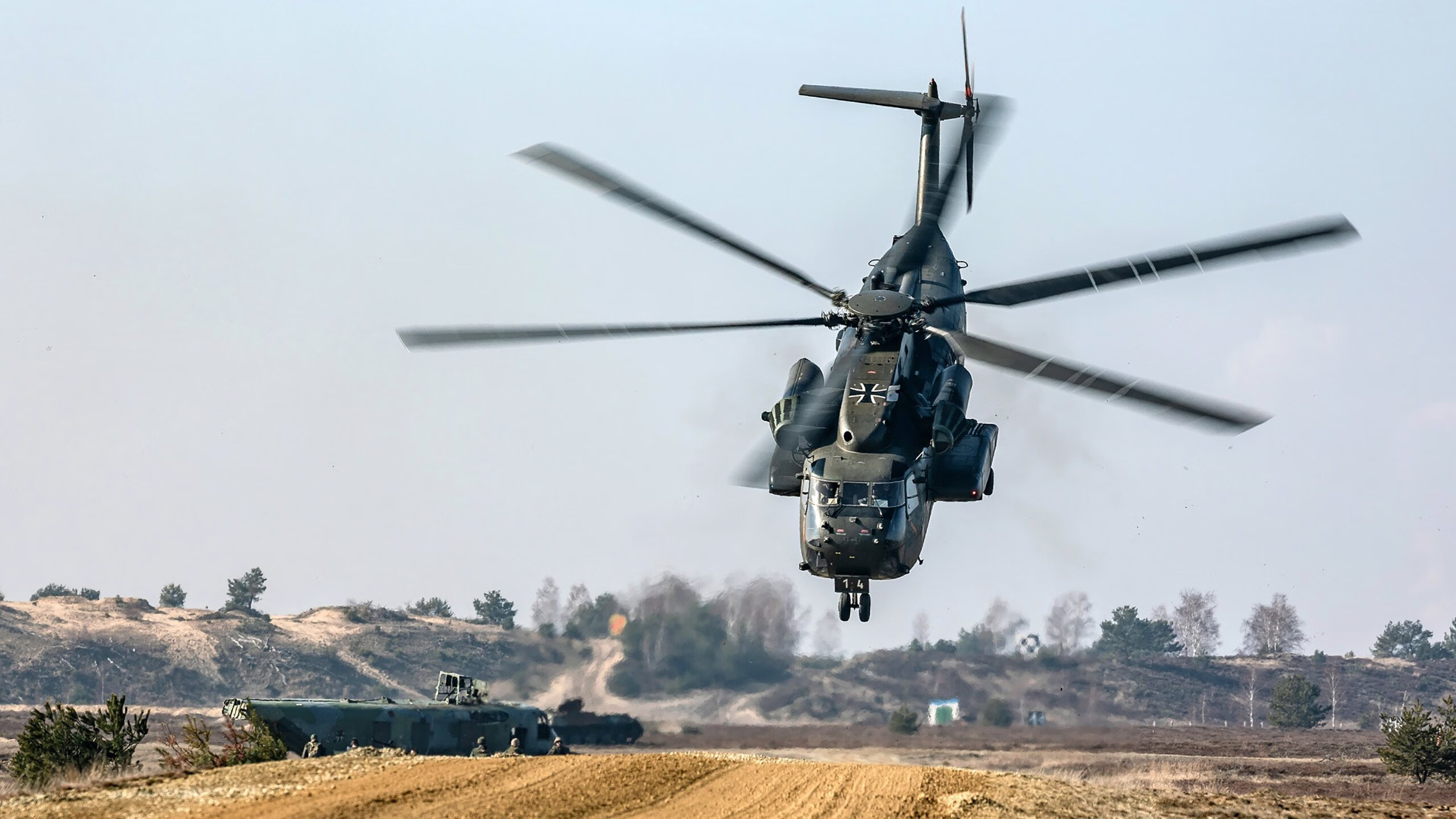 华体会官网入口-后防线失误率下降源自训练中对盯人战术的强化与复盘总结，后防线最强的球队