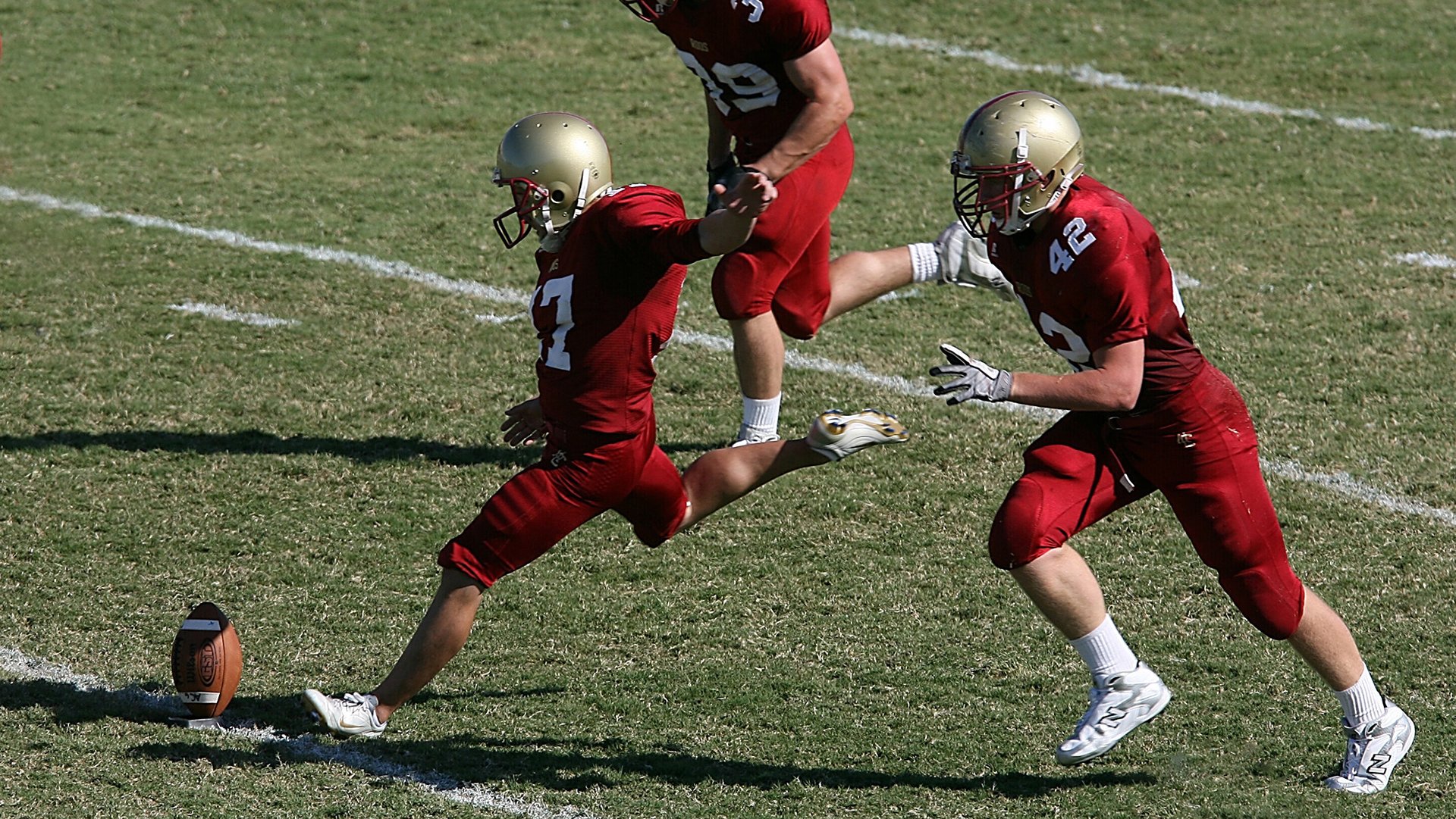“尼古拉斯·桑特基的冷静头脑与决策力，为美洲狮队带来胜利的钥匙”